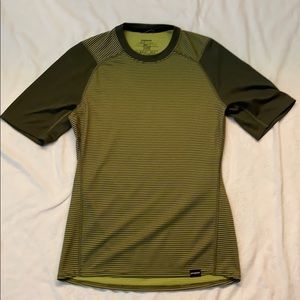 Patagonia Capilene Short Sleeve Shirt Men Small S